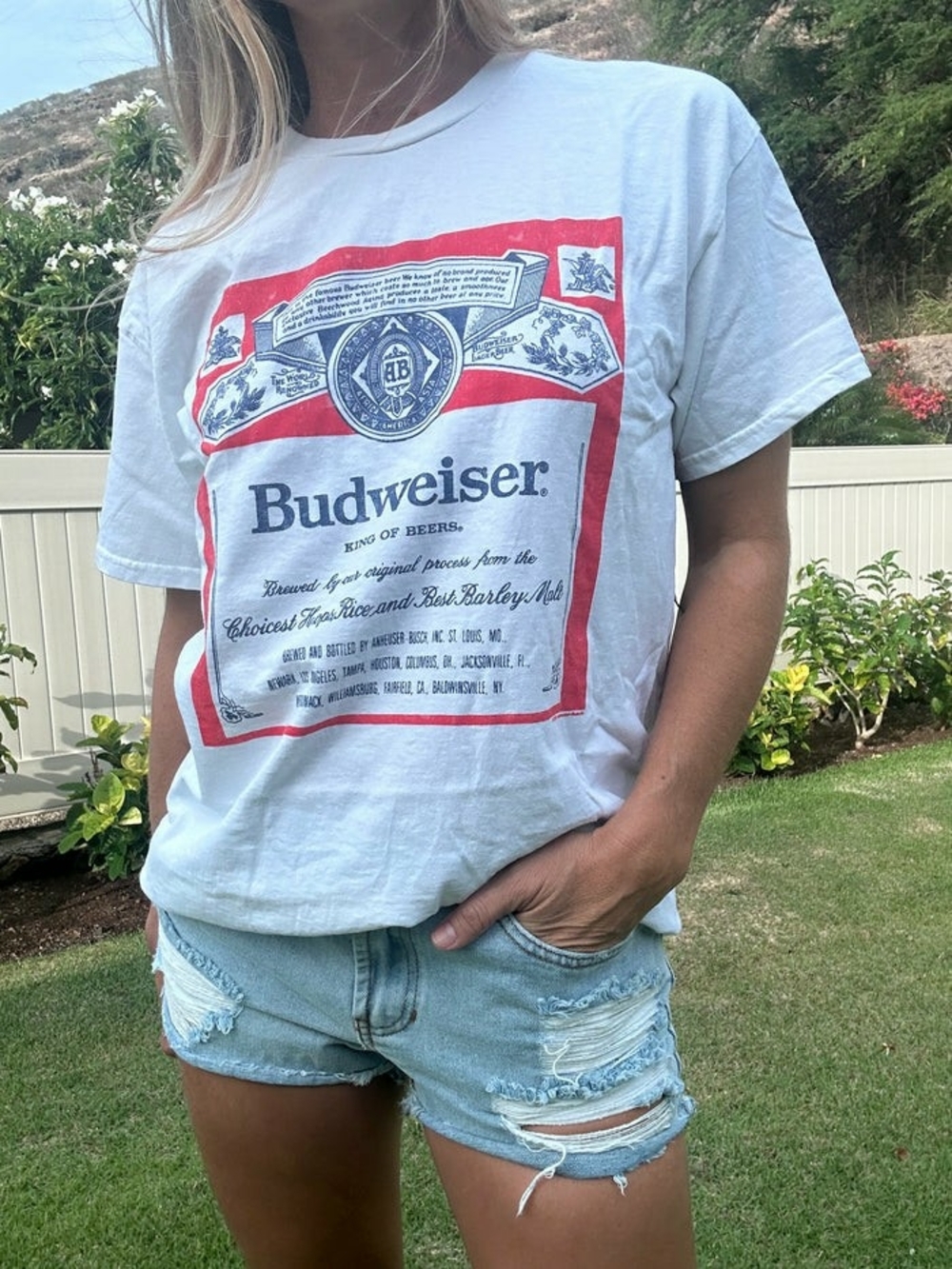 💲 1 ▶▶>Budweiser Cream Tee with Red & Blue Label Graphic UNISX